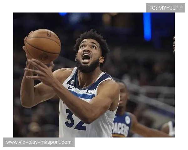 兰德尔背身强吃,尼克斯内线进攻多点开花